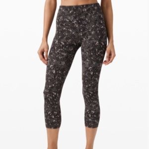 Lululemon Align crops 21’ equalized multi - size 6